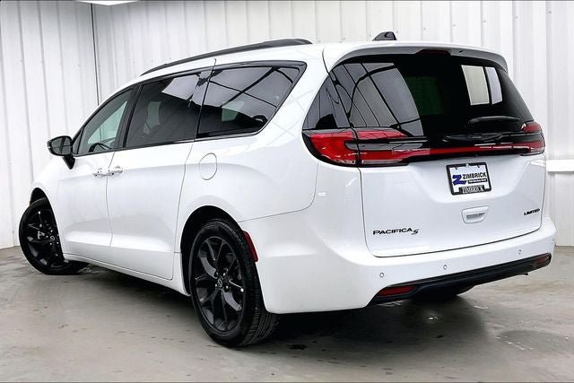 Used 2025 Chrysler Pacifica Limited FWD image 11