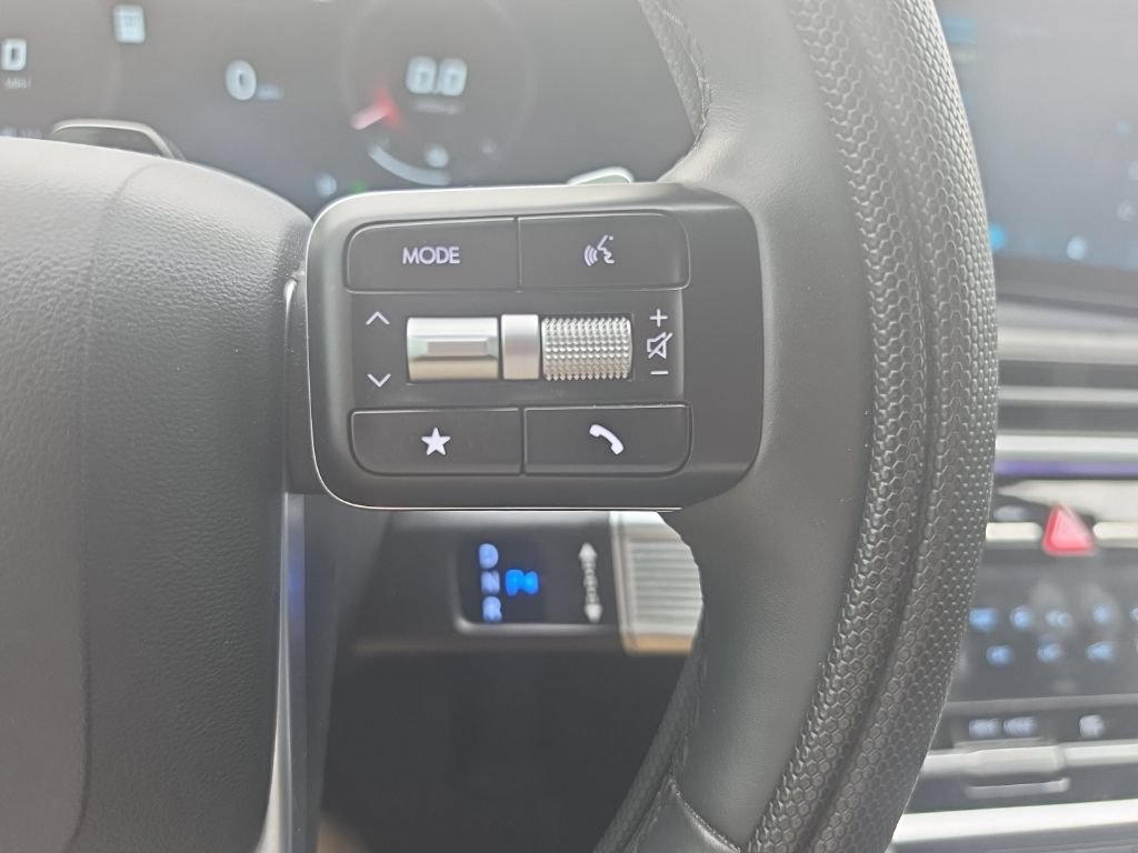 Used 2024 Hyundai Santa Fe Limited AWD/4WD image 30