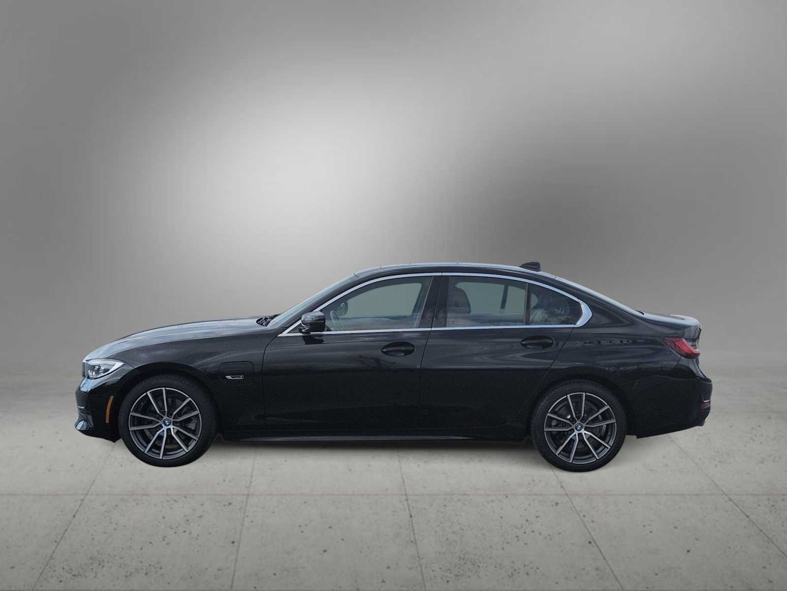 Used 2022 BMW 330e xDrive w/ Premium Package AWD/4WD image 5