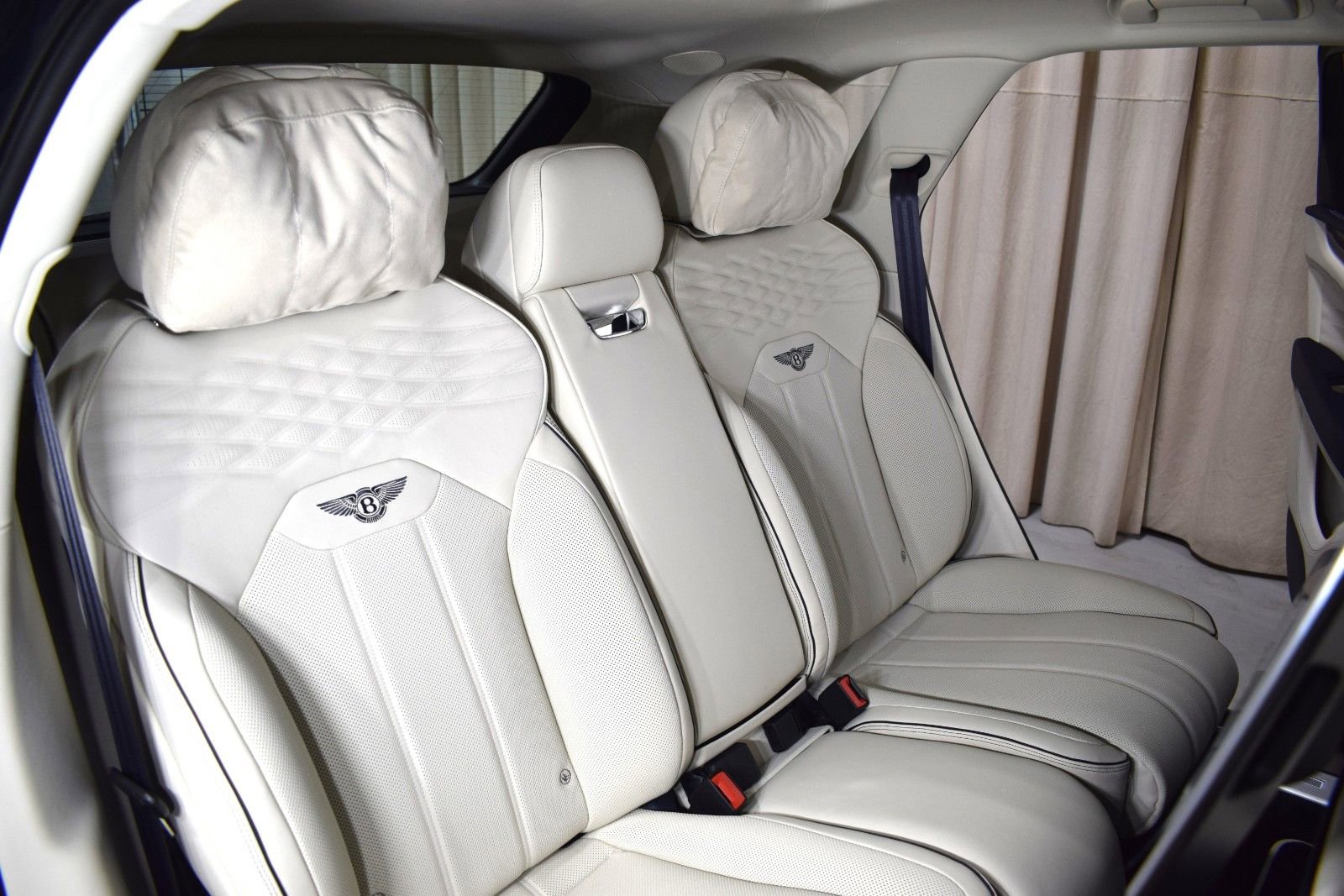 New 2025 Bentley Bentayga AWD/4WD image 20