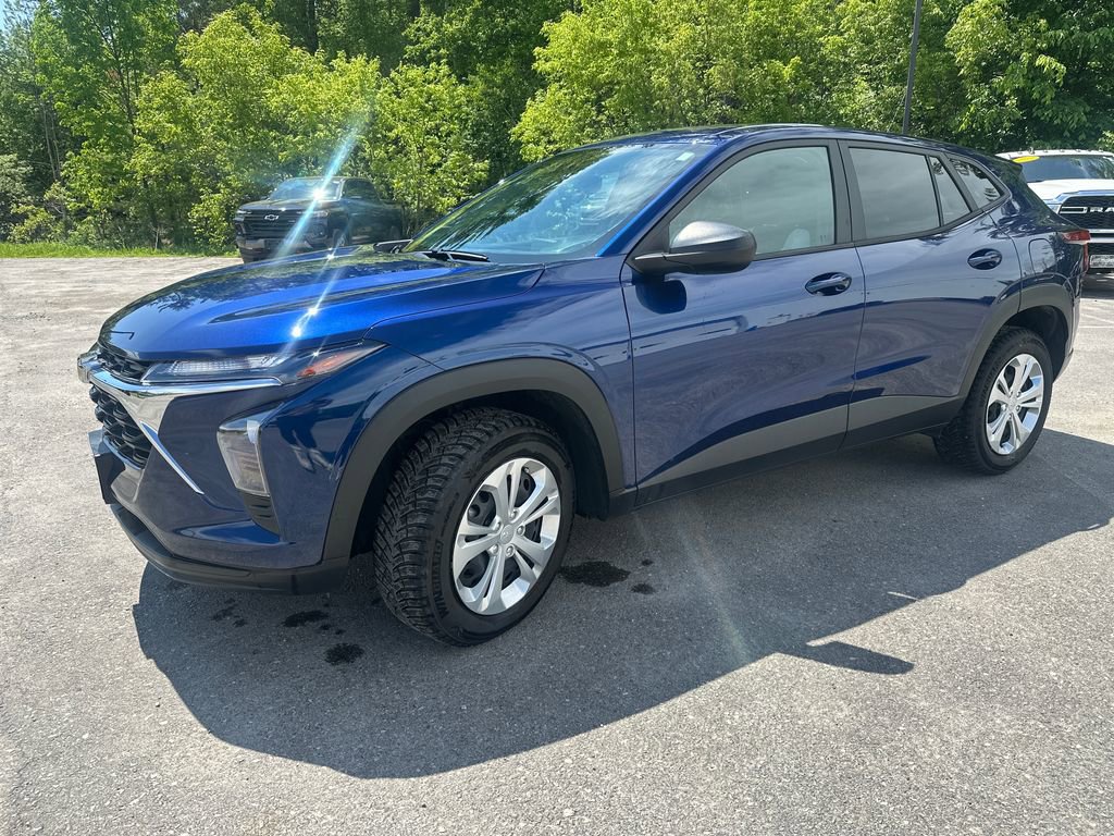Used 2024 Chevrolet Trax LS FWD 360° Tour