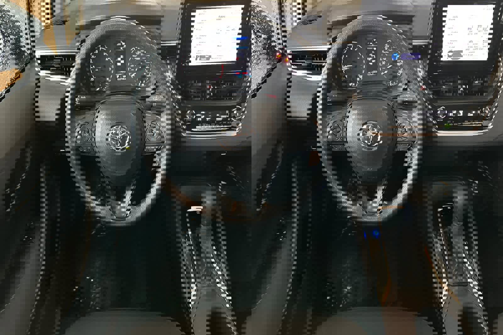 Used 2025 Toyota Corolla LE image 14