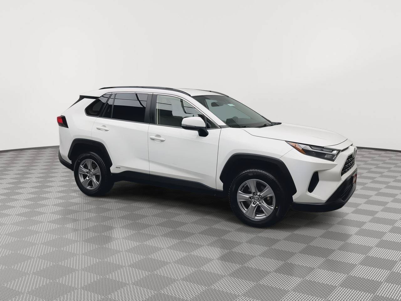 Used 2022 Toyota RAV4 XLE w/ XLE Grade Weather Package AWD/4WD image 38