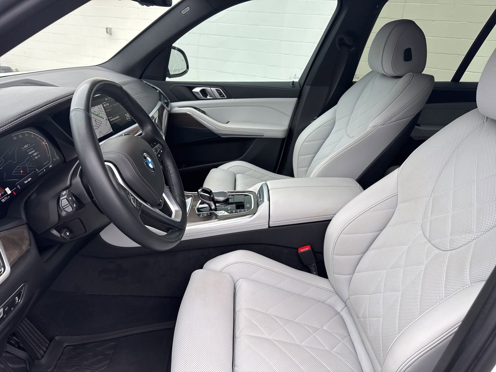 Used 2023 BMW X5 xDrive40i w/ Premium Package AWD/4WD image 23