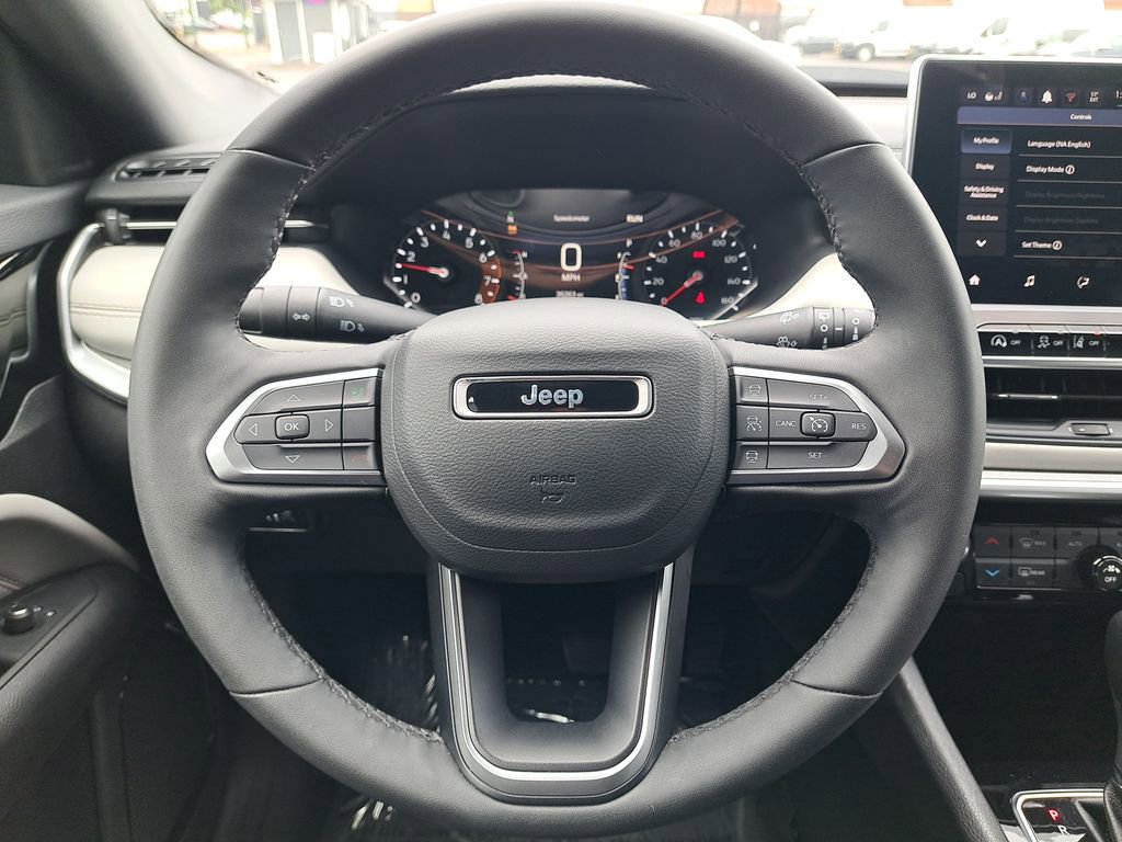 Used 2025 Jeep Compass Limited AWD/4WD image 19
