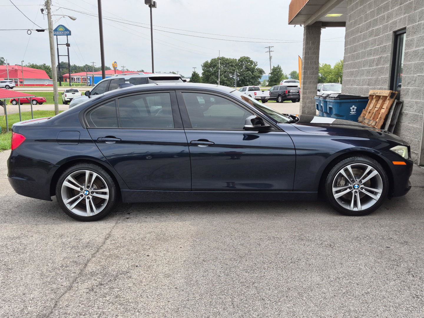 Used 2014 BMW 335i xDrive Sedan AWD/4WD image 2