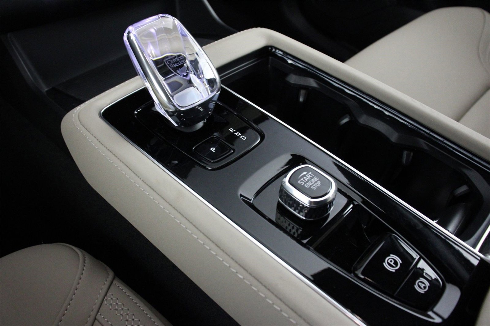 New 2026 Volvo XC90 B6 Plus w/ Protection Package Premier image 7