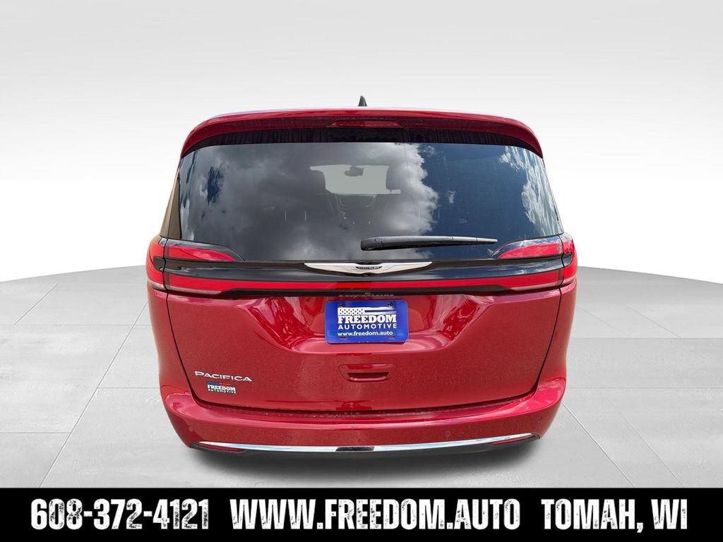 Used 2025 Chrysler Pacifica Select FWD image 8