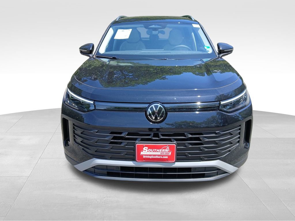 Used 2025 Volkswagen Tiguan SE image 9