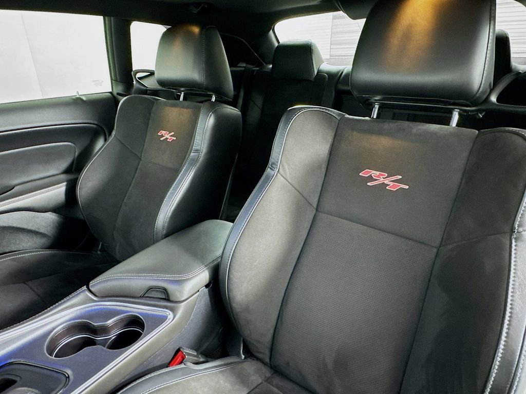 Used 2015 Dodge Challenger R/T Scat Pack w/ Scat Pack Appearance Package RWD image 18
