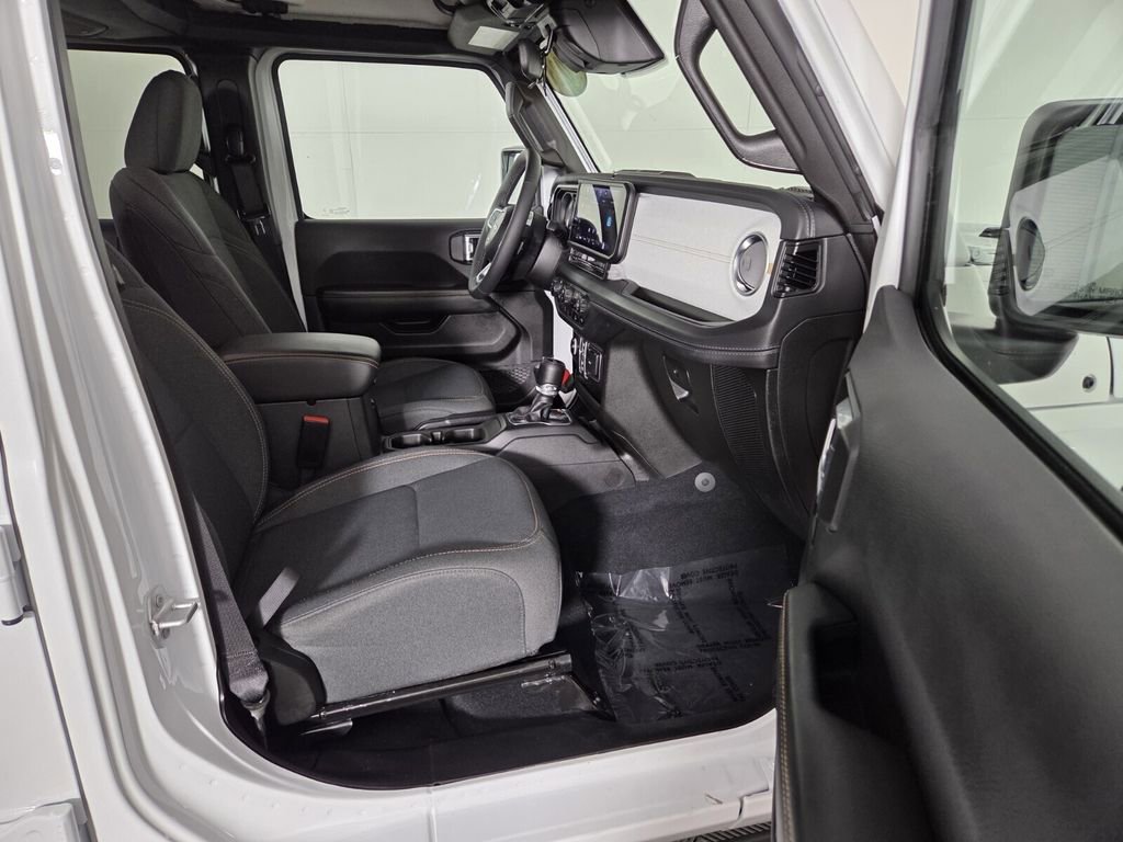 Certified 2025 Jeep Wrangler Sahara image 34