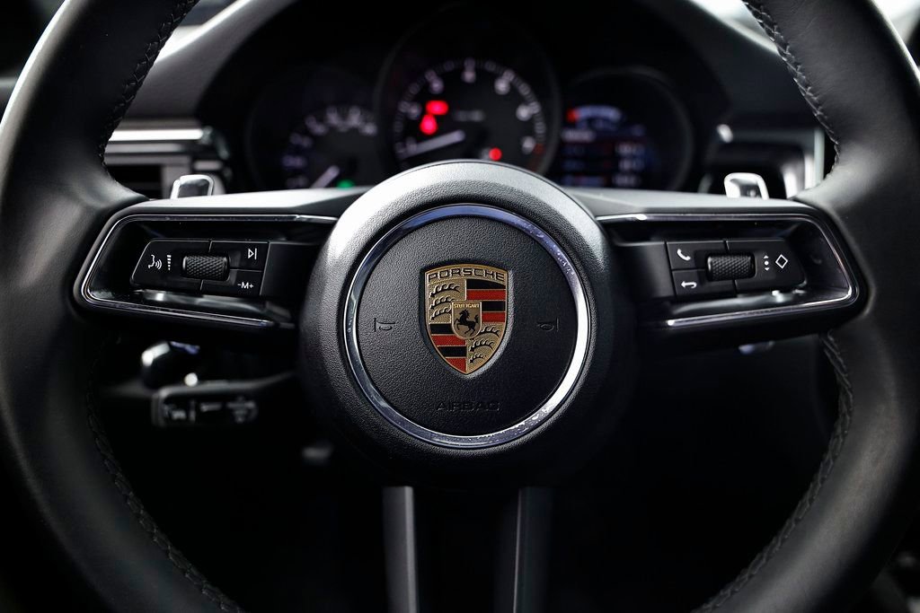 Certified 2025 Porsche Macan image 36