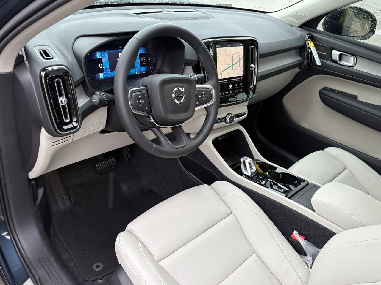 New 2026 Volvo XC40 B5 Ultra w/ Protection Package Premier AWD/4WD image 13