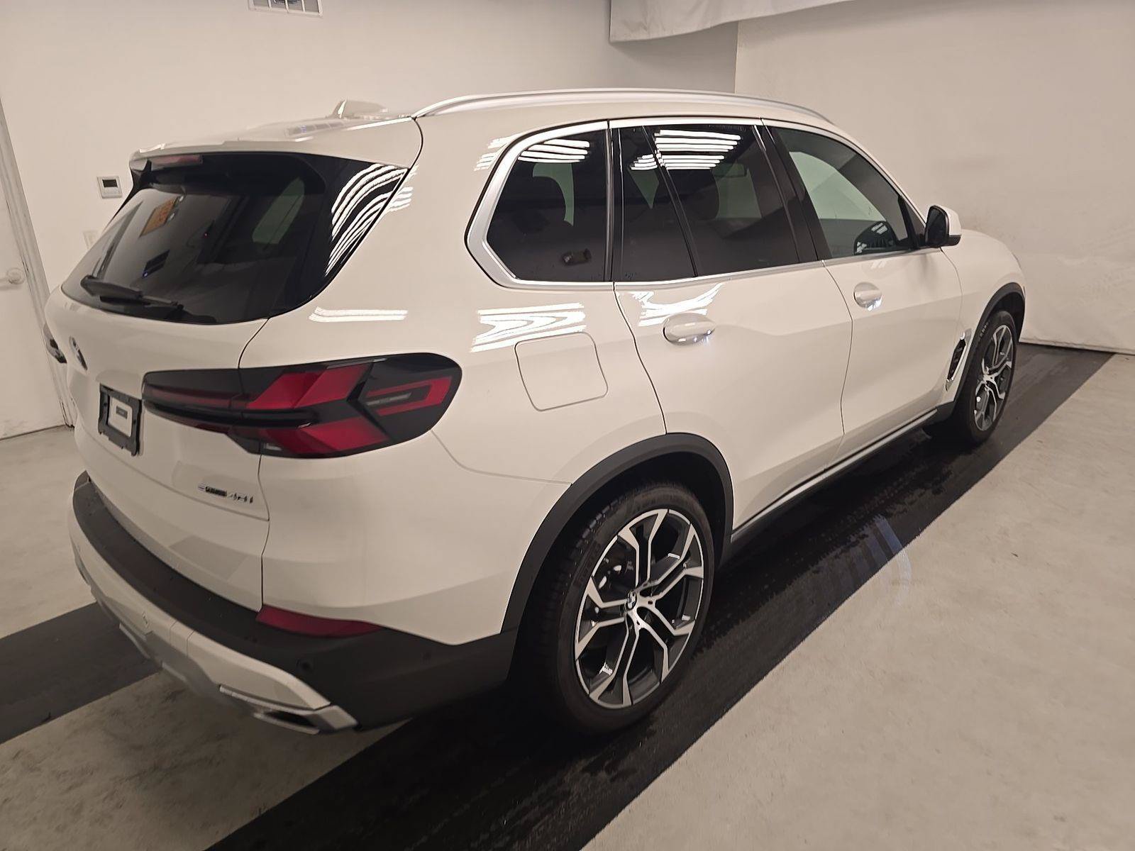 Certified 2025 BMW X5 sDrive40i RWD image 4