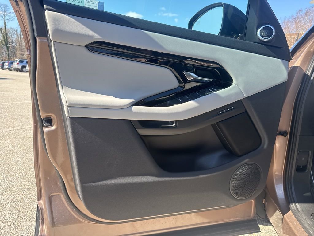 Used 2024 Land Rover Range Rover Evoque S image 12