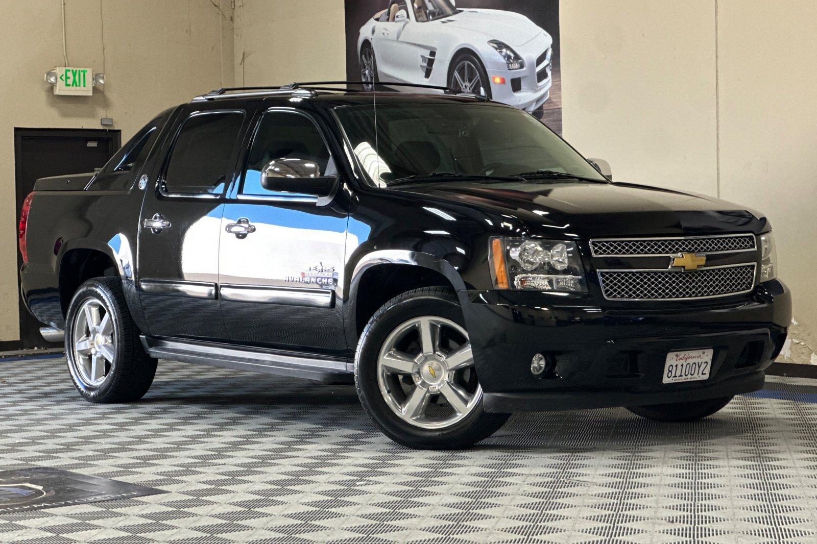 Used 2013 Chevrolet Avalanche LT w/ Texas Edition RWD image 2