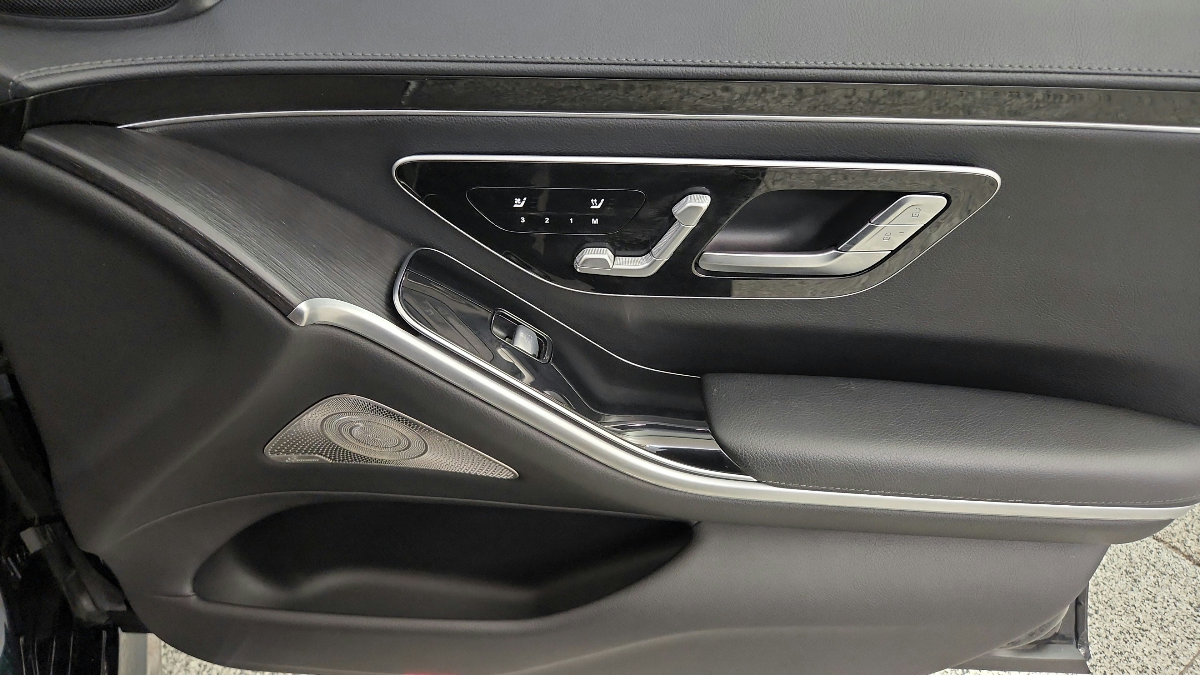 Used 2023 Mercedes-Benz S 500 4MATIC w/ AMG Line image 35