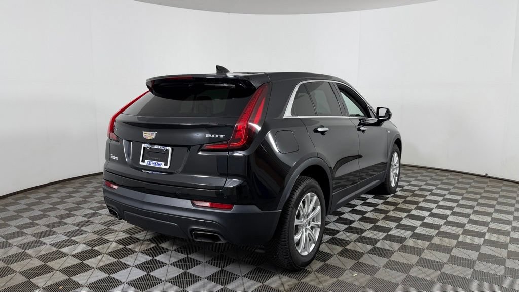 Used 2019 Cadillac XT4 Luxury w/ Cold Weather Package FWD image 9