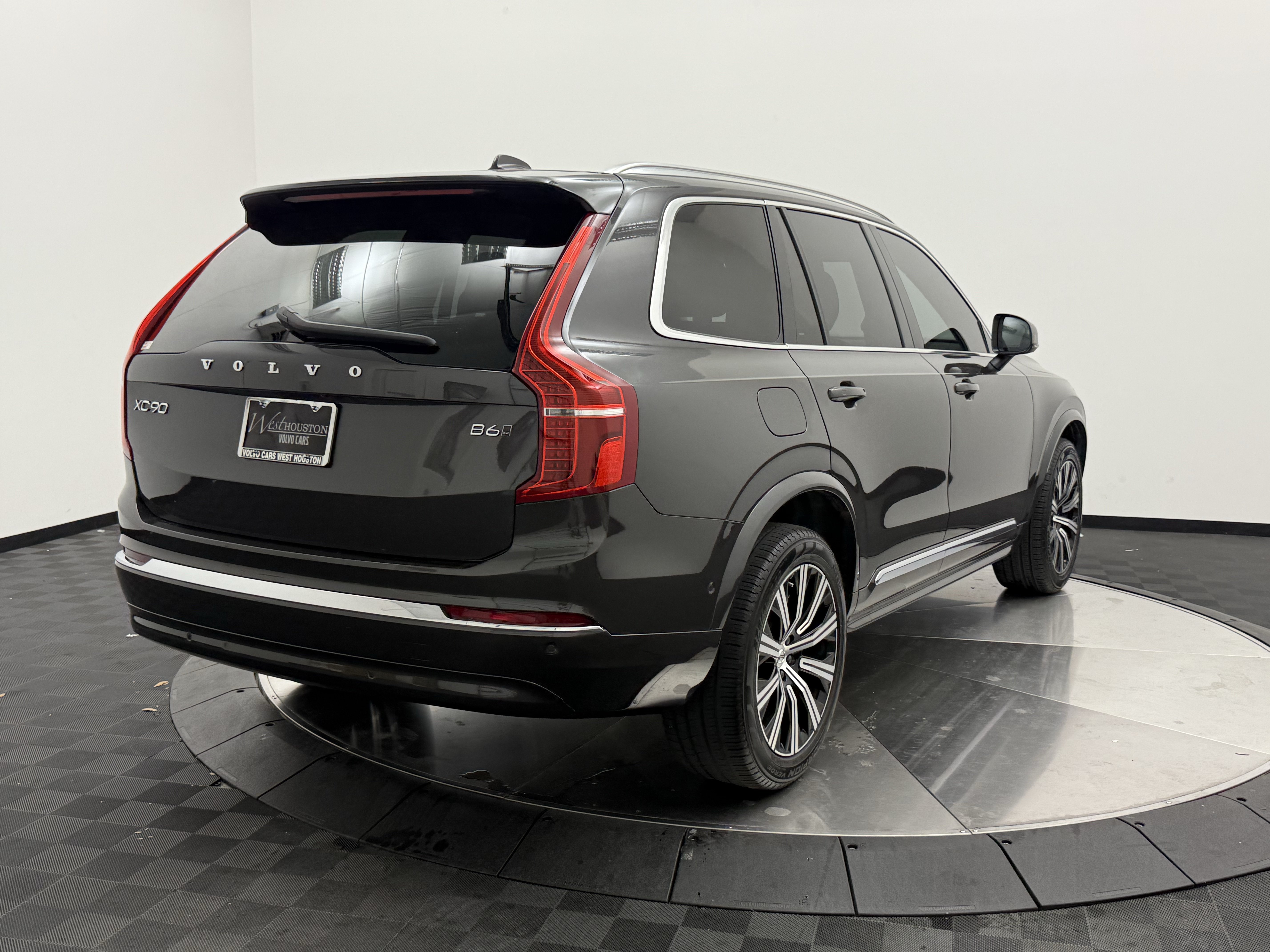 Certified 2024 Volvo XC90 B6 Plus AWD/4WD image 7