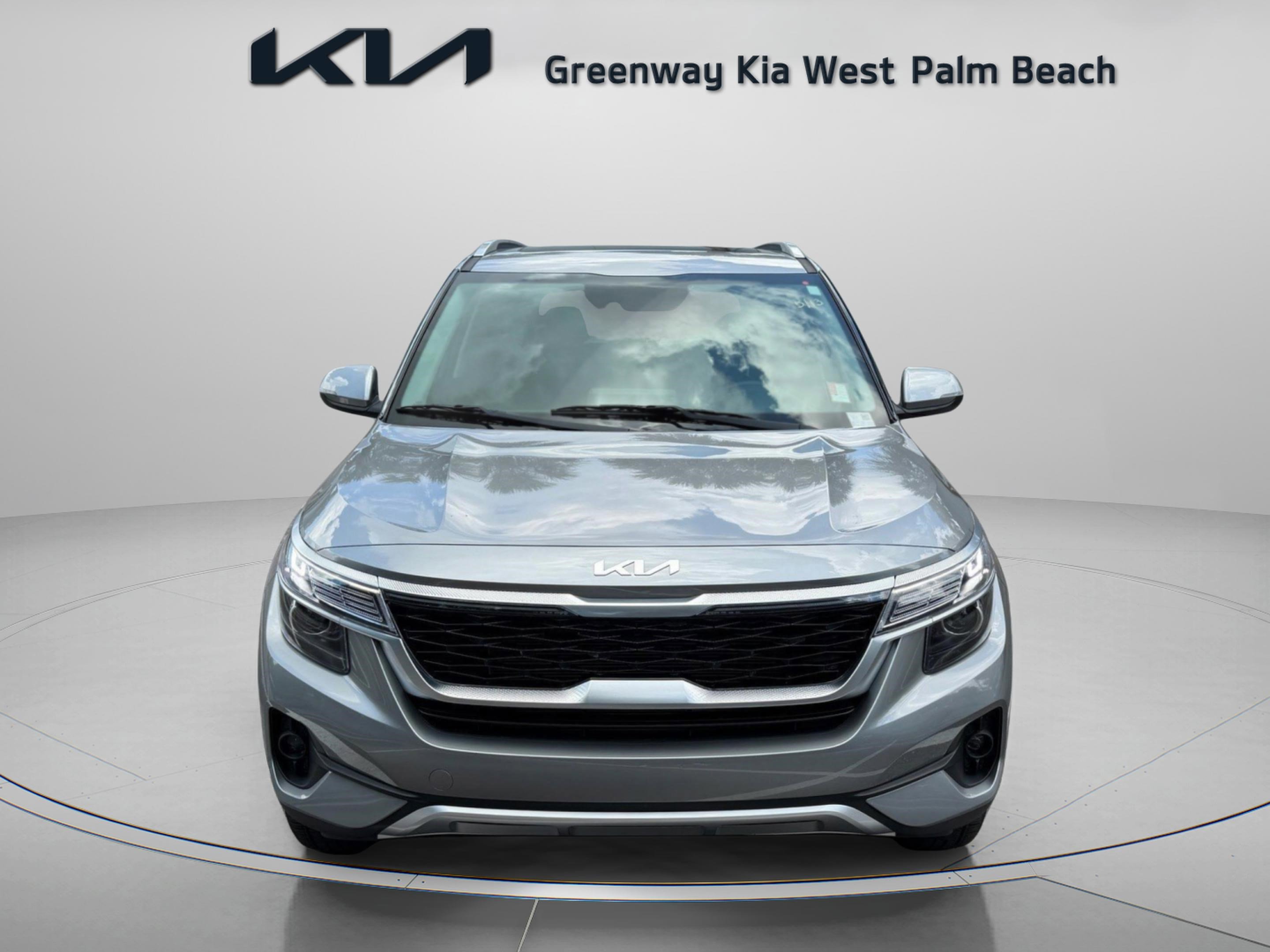 Used 2023 Kia Seltos EX AWD/4WD image 2