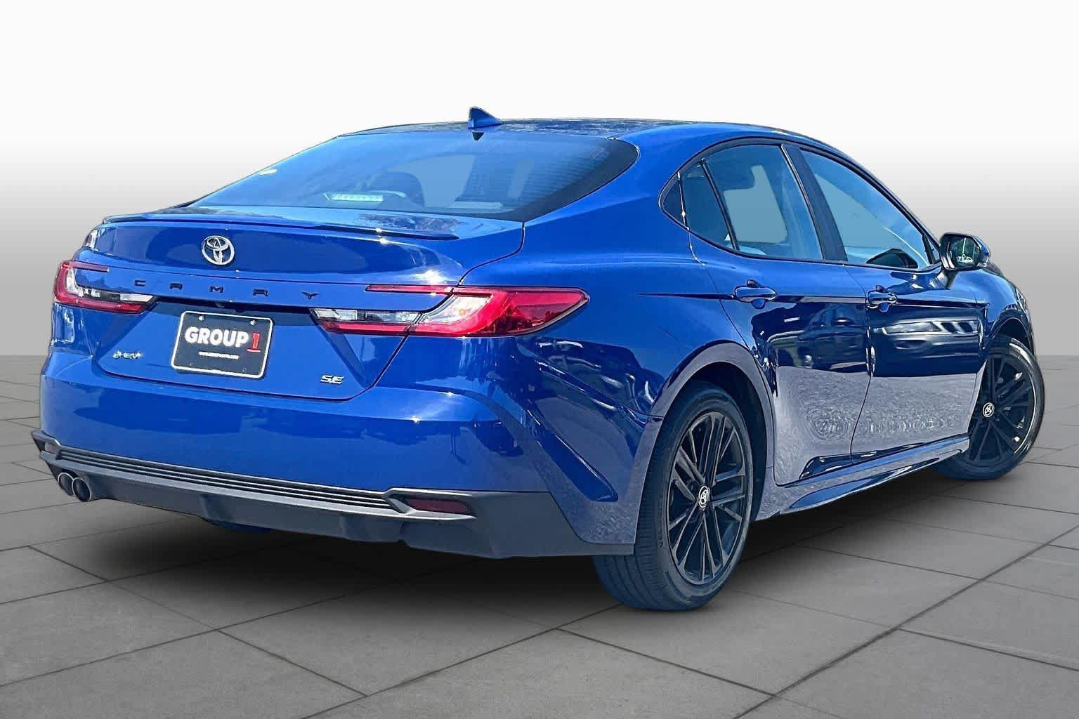 Used 2025 Toyota Camry SE FWD image 13