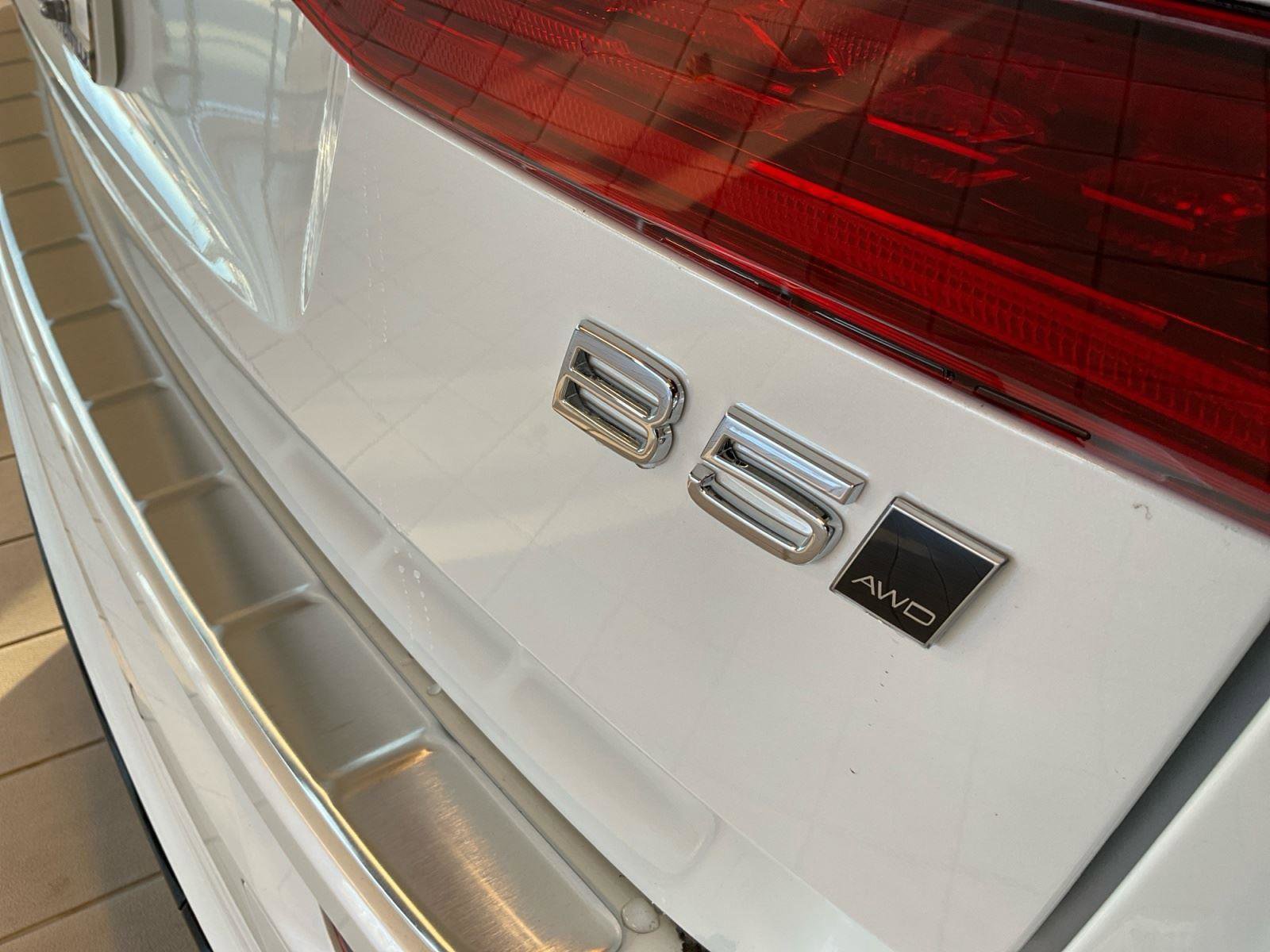 New 2026 Volvo XC60 B5 Plus w/ Protection Package Premier AWD/4WD image 17