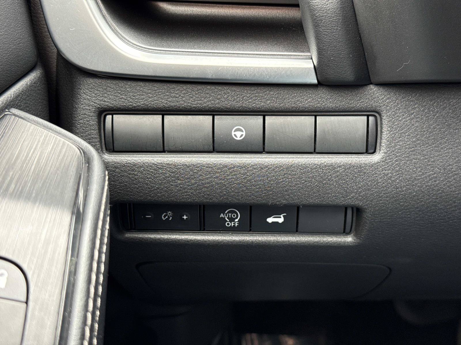 Used 2025 Nissan Rogue SV AWD/4WD image 19