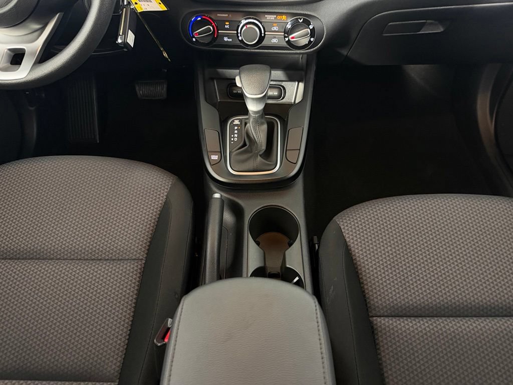 Used 2025 Kia Soul LX w/ LX Technology Package FWD image 17