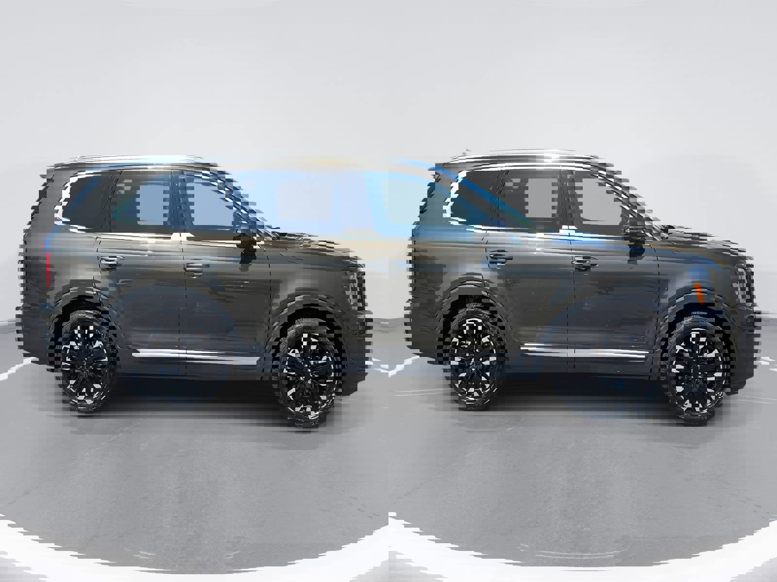 Used 2024 Kia Telluride SX w/ Towing Package image 4