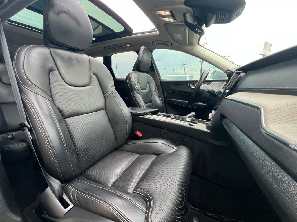 Used 2022 Volvo XC60 T8 Inscription w/ Advanced Package image 28