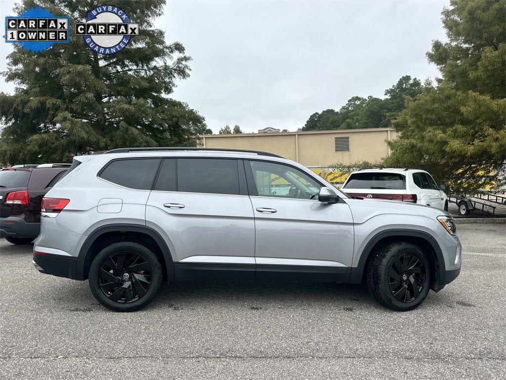 Used 2024 Volkswagen Atlas SE w/ Black Wheel Package image 4