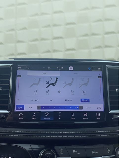 Certified 2024 Chrysler Pacifica Limited image 24