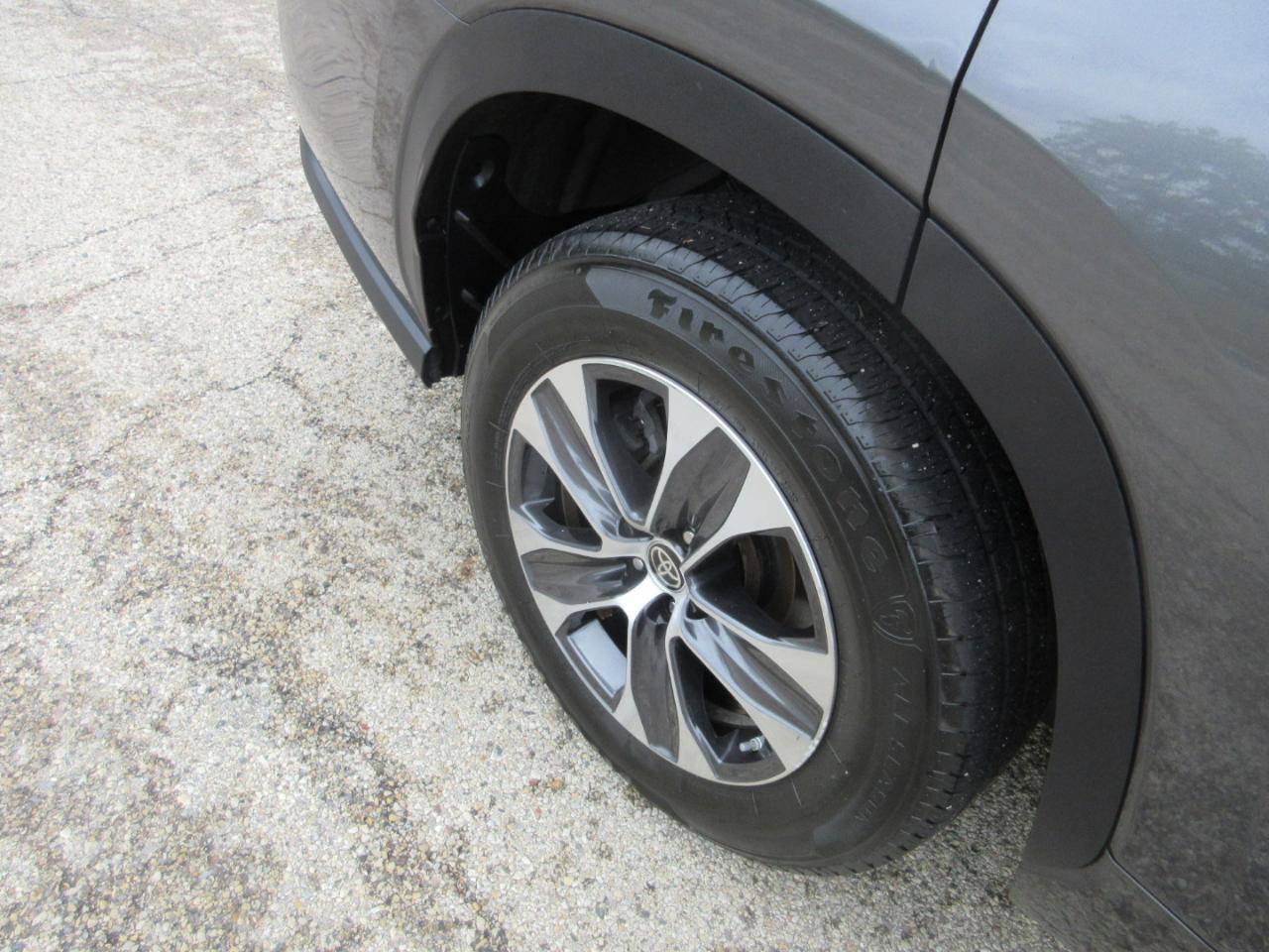 Used 2021 Toyota Highlander XLE FWD image 20