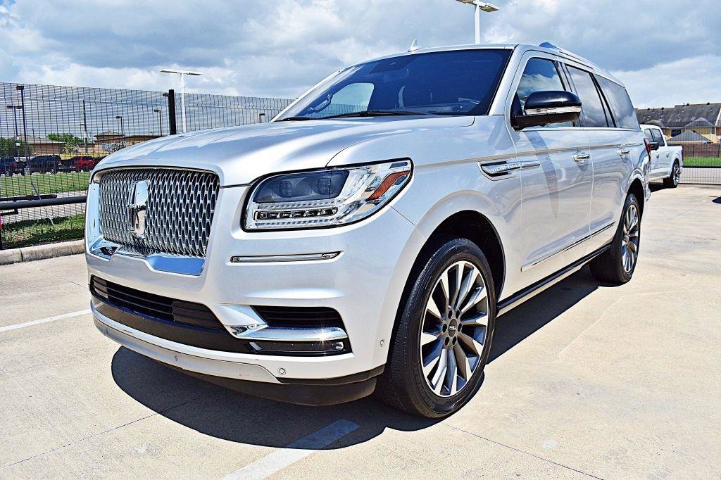 Used 2019 Lincoln Navigator Select w/ Technology Package AWD/4WD image 13
