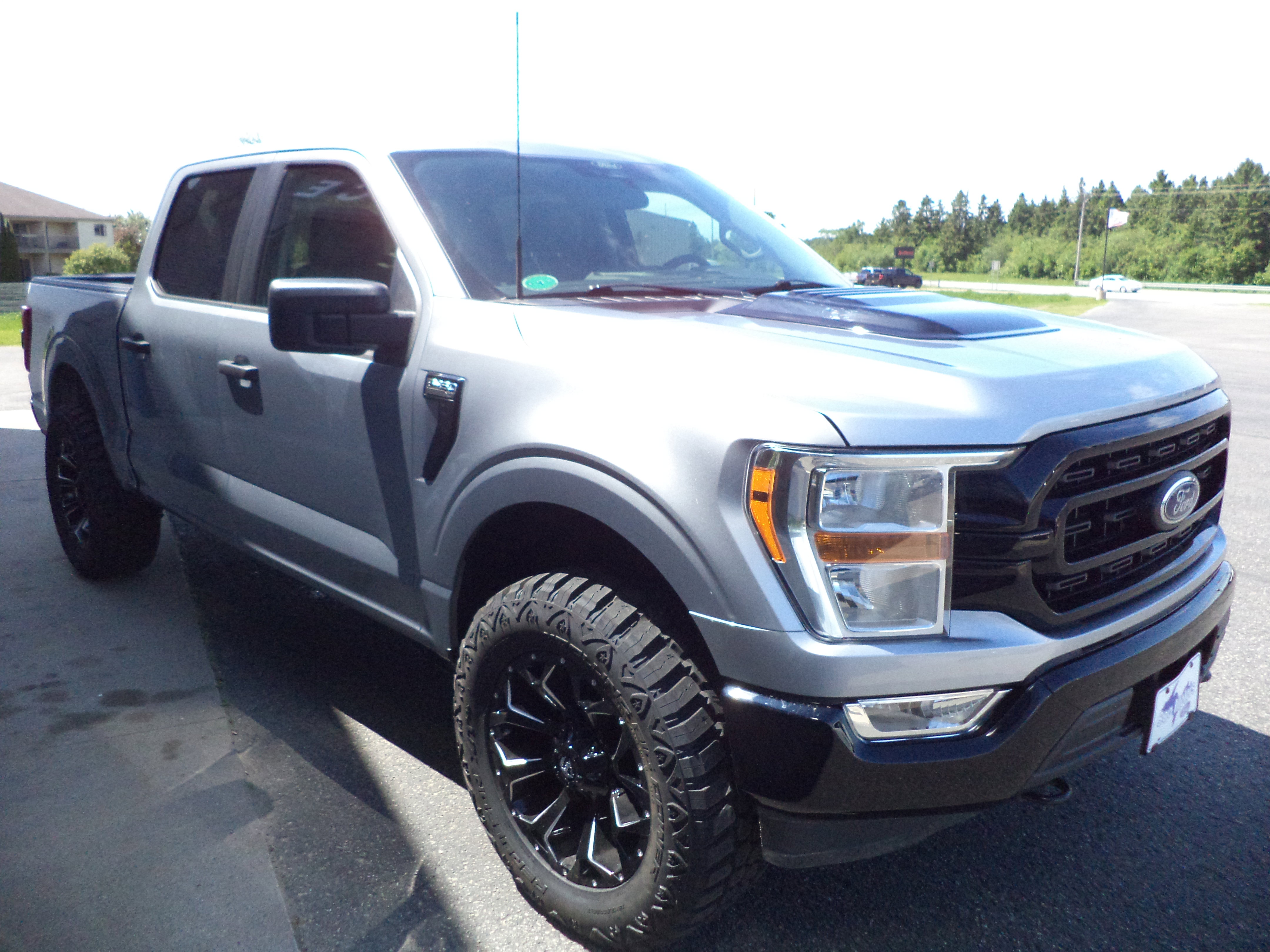 Used 2022 Ford F150 XLT w/ Trailer Tow Package image 9