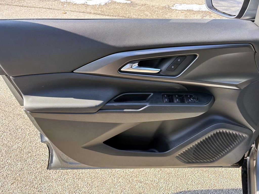 Used 2026 Chevrolet Equinox EV LT image 11