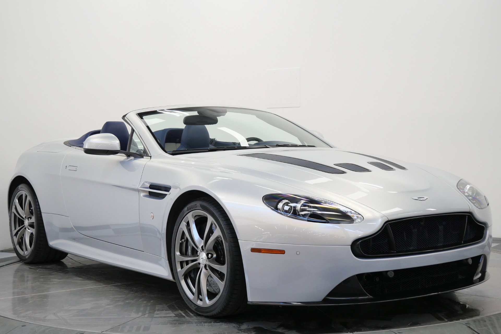 Used 2017 Aston Martin V12 Vantage S RWD image 3
