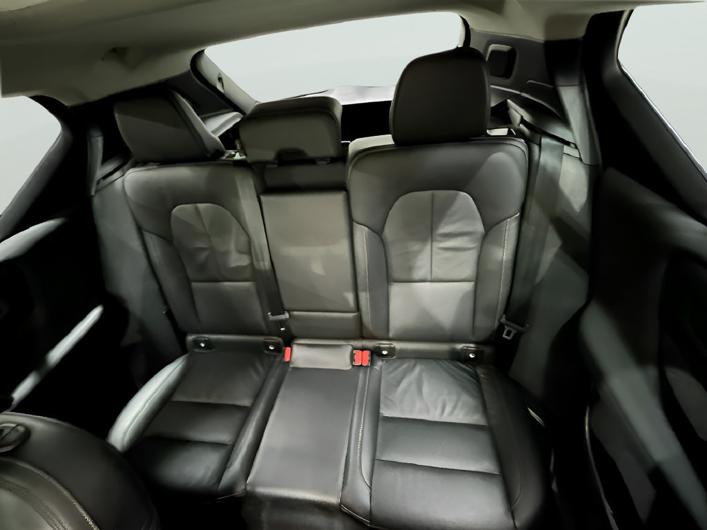 Used 2023 Volvo XC40 B4 Ultimate FWD image 22