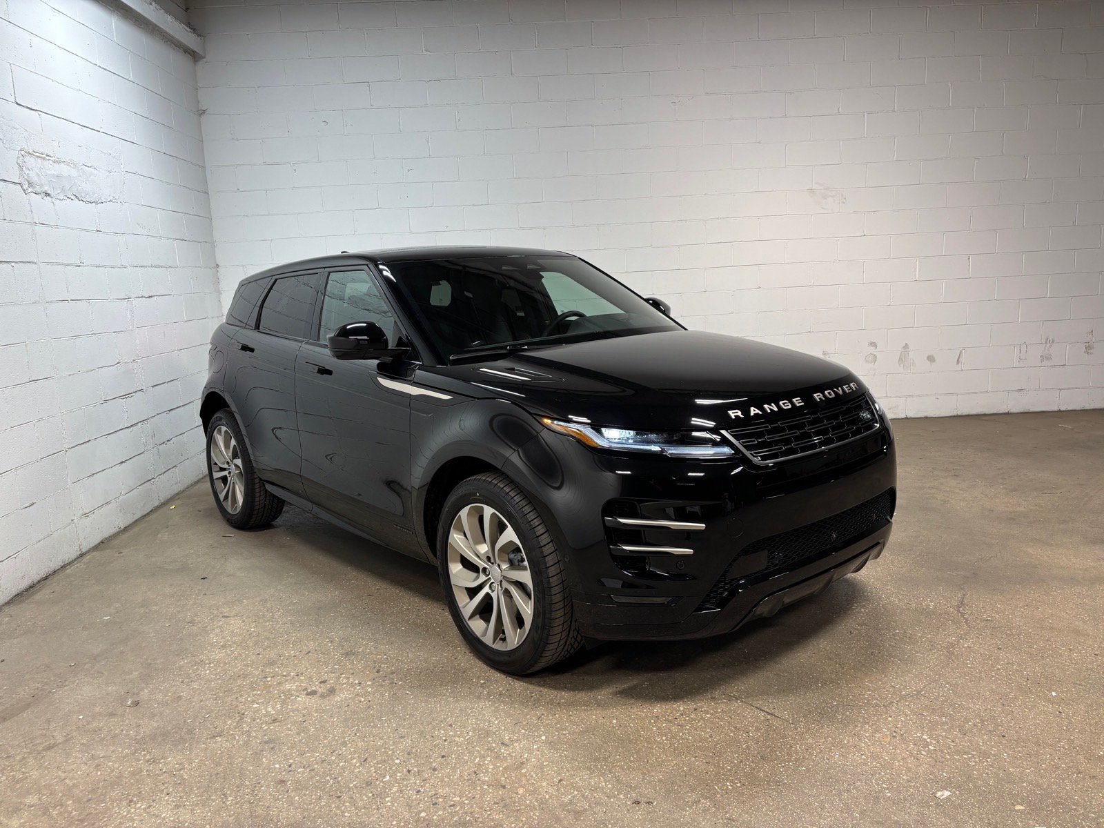 New 2026 Land Rover Range Rover Evoque Hoxton AWD/4WD image 4