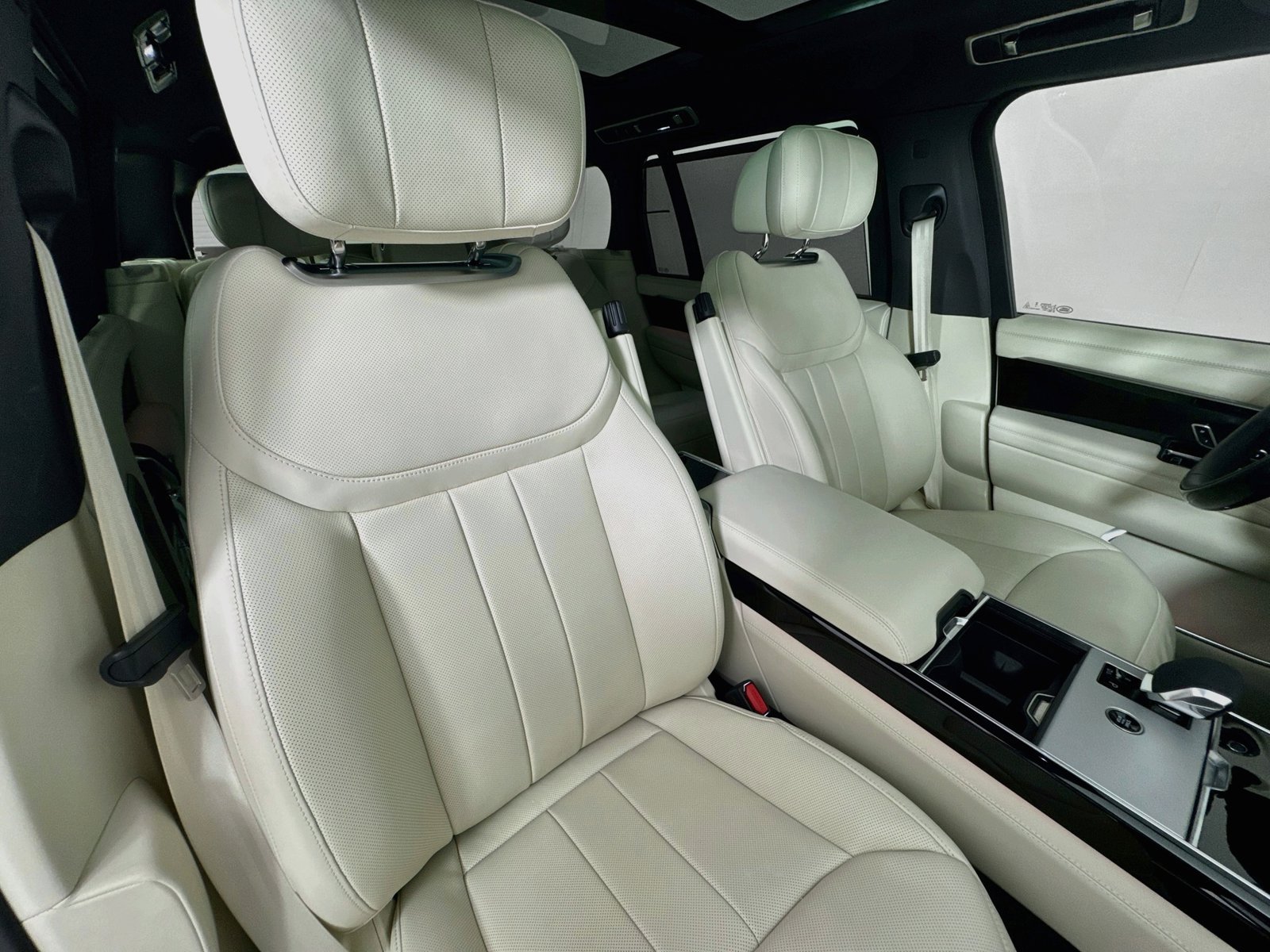 Used 2025 Land Rover Range Rover Long Wheelbase Autobiography AWD/4WD image 28