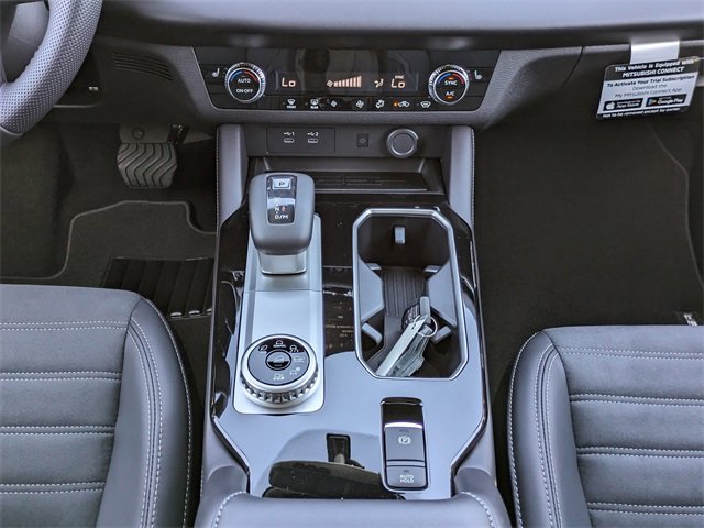 New 2025 Mitsubishi Outlander SE image 20