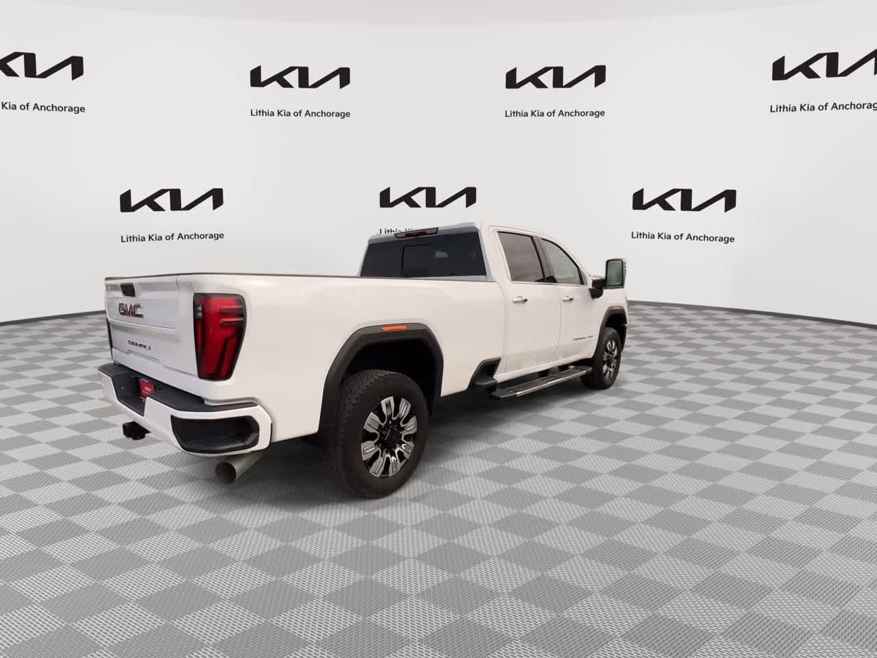 Used 2024 GMC Sierra 3500 Denali AWD/4WD image 8