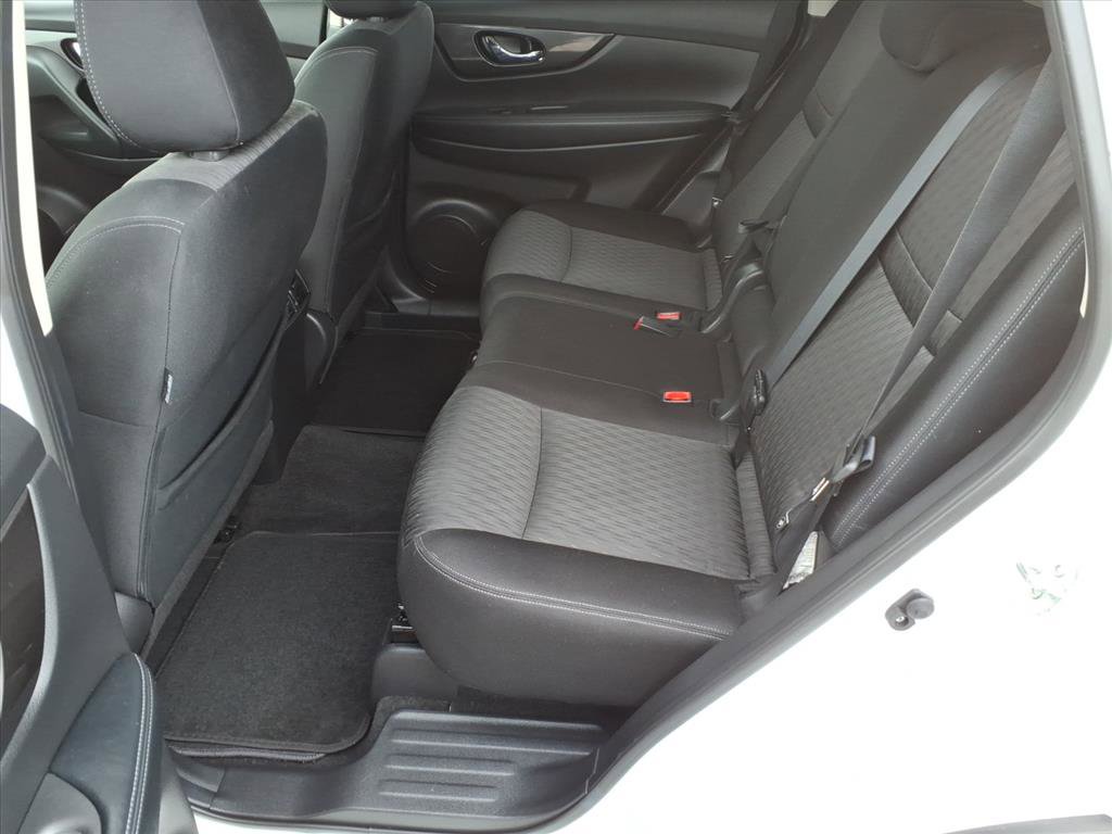 Used 2019 Nissan Rogue SV image 4