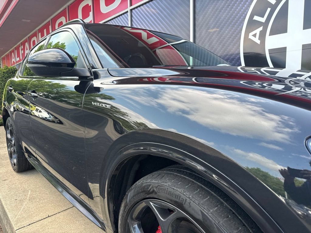 Used 2023 Alfa Romeo Stelvio Veloce AWD/4WD image 2
