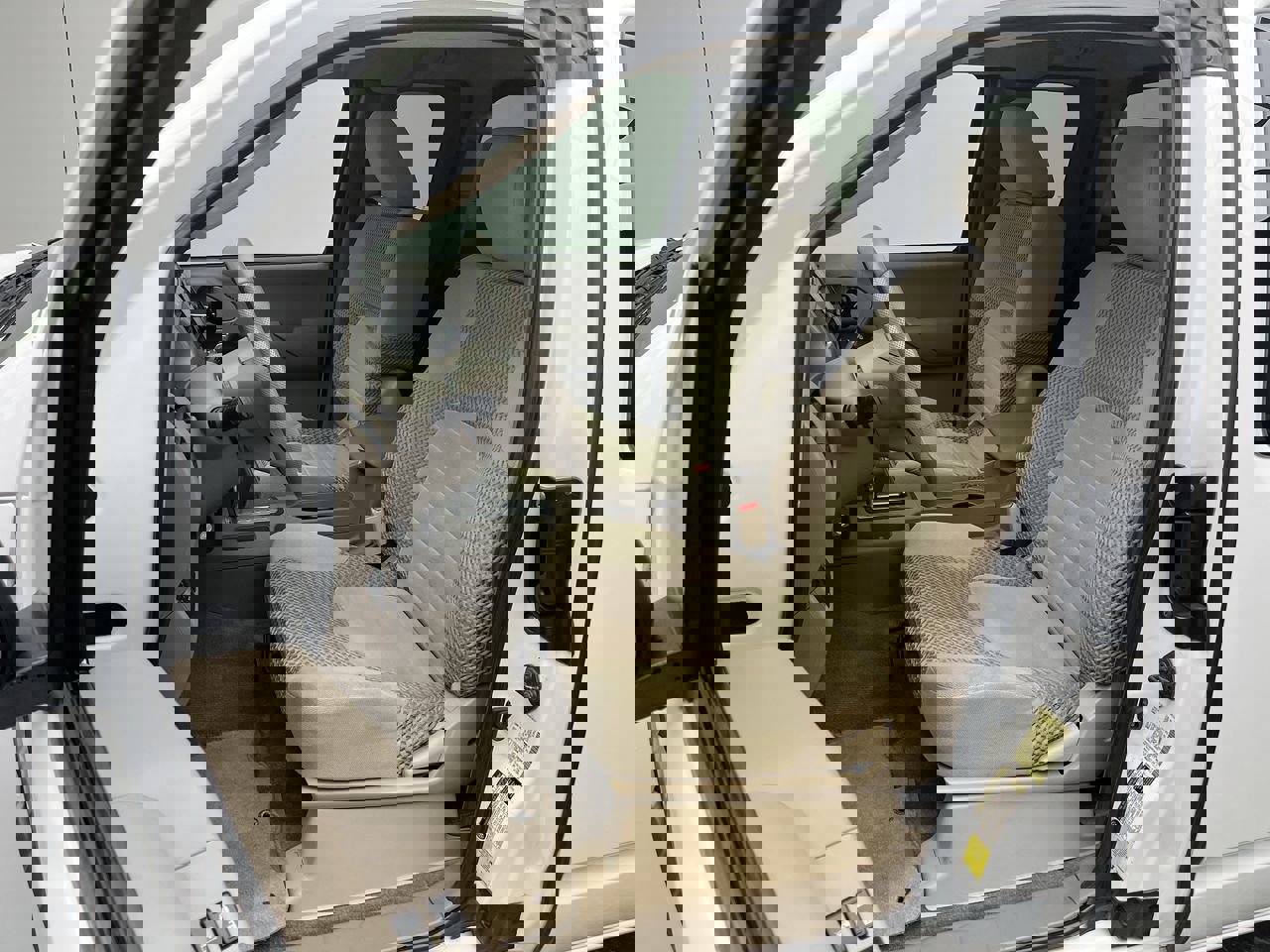 Used 2010 Nissan Frontier SE w/ SE Value Truck Pkg image 9