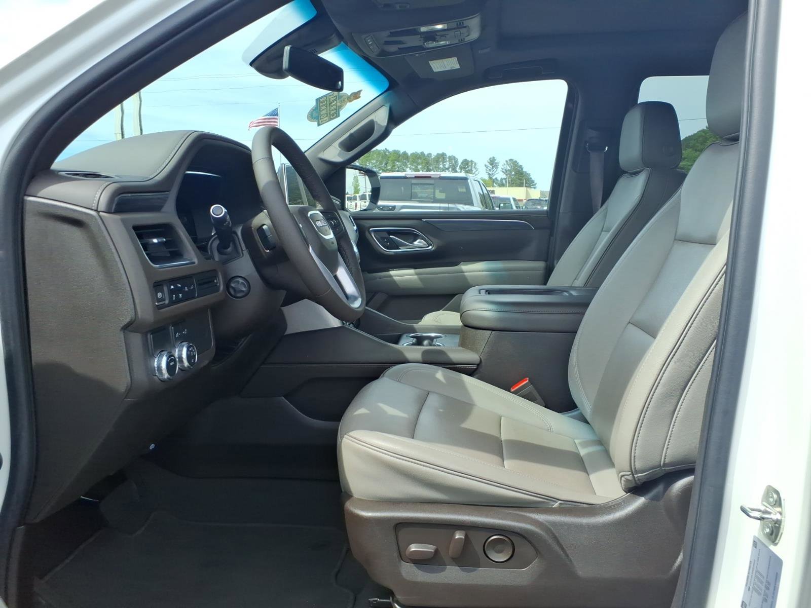 Used 2022 GMC Yukon SLT w/ SLT Premium Package image 19