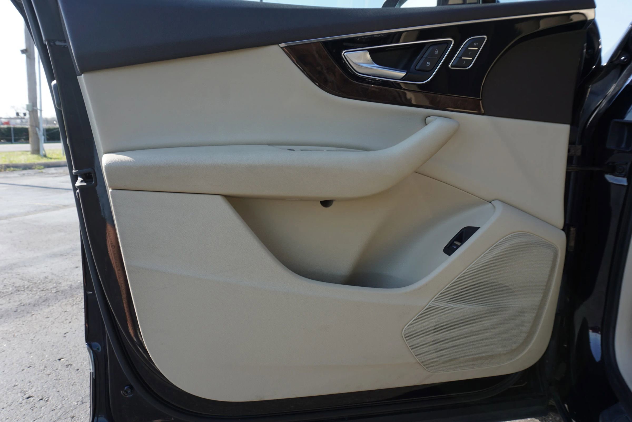 Used 2017 Audi Q7 3.0T Premium Plus image 11