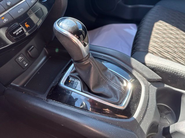 Used 2017 Nissan Rogue SV AWD/4WD image 19