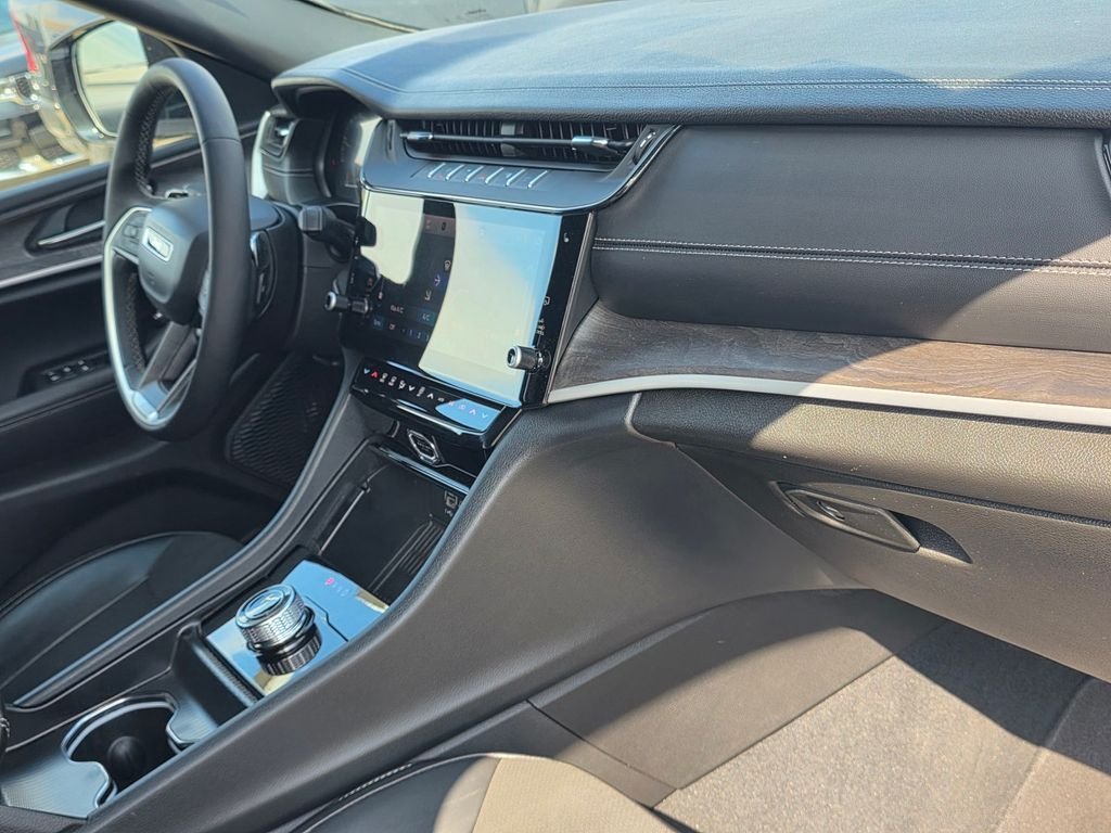 New 2026 Jeep Grand Cherokee Altitude RWD image 13