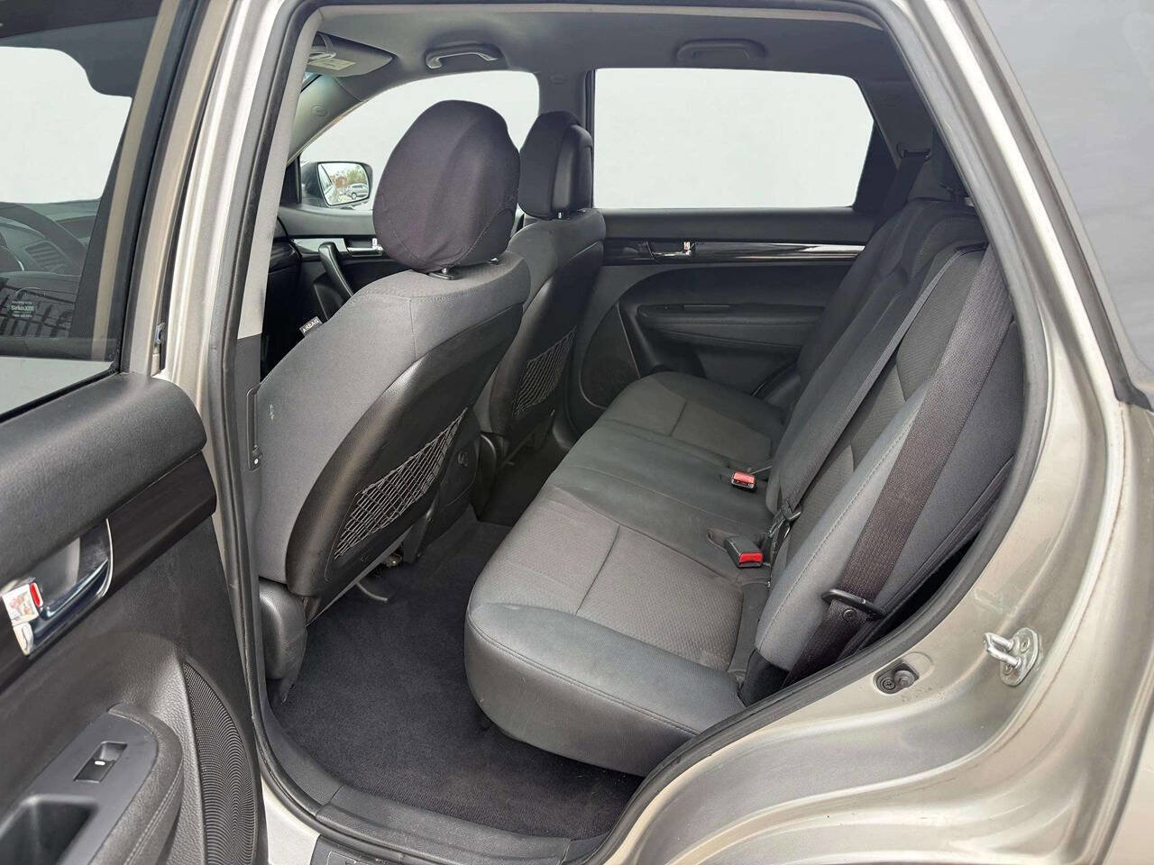 Used 2013 Kia Sorento LX w/ Convenience Pkg image 11